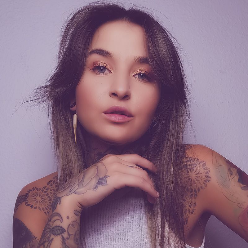 Ein Portrait von der Tätowiererin Chrostina von FineArt Tattoo in Köln